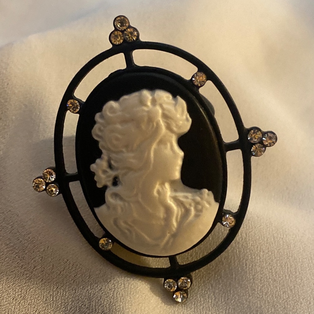 Women portrait white and black ring size 7